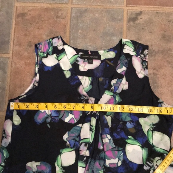 Banana Republic XS sleeveless floral top - Picture 5 of 7